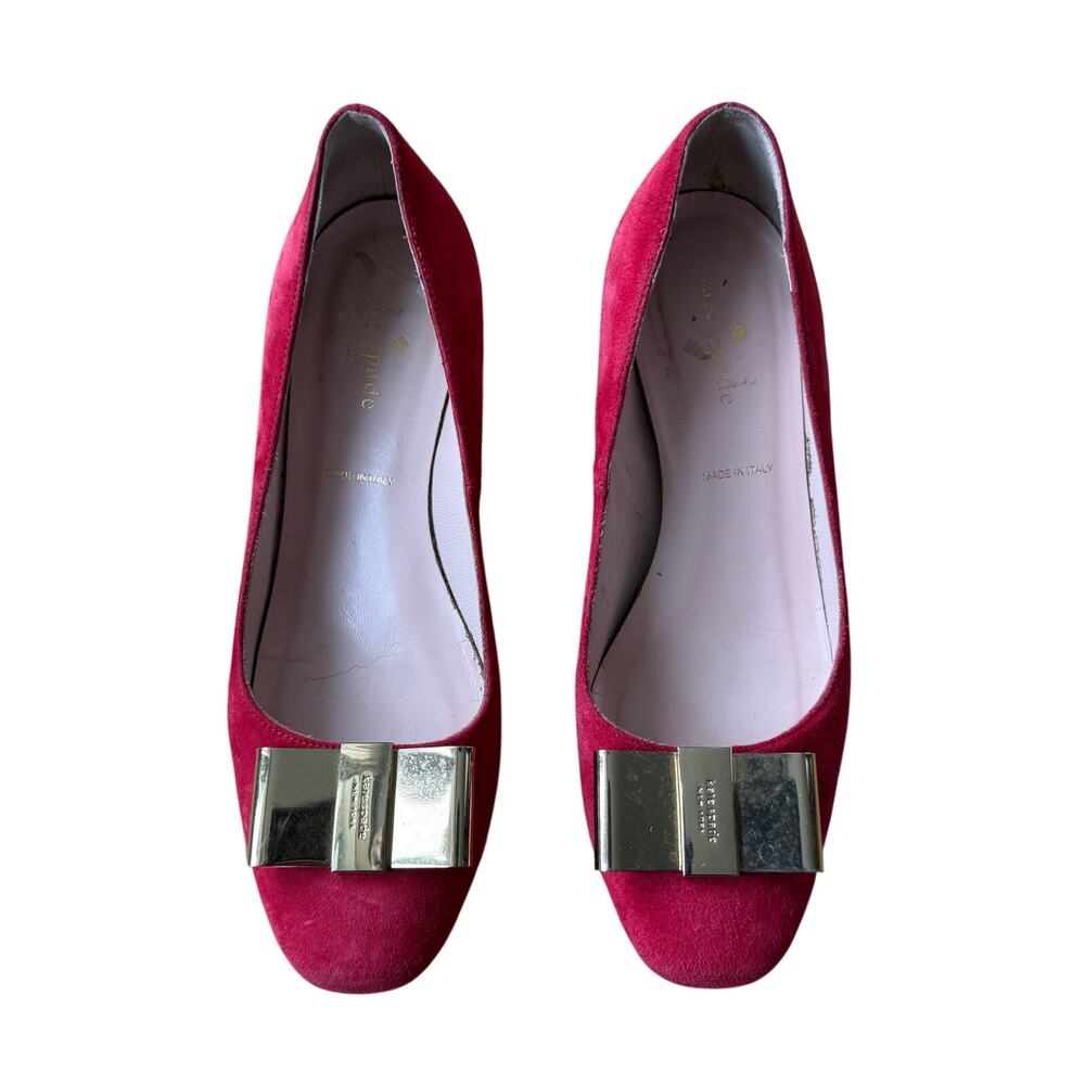 Kate Spade Red Suede Dijon Gold Metal Bow Block Heel Size 6 Classic Preppy Chic - Picture 2 of 15